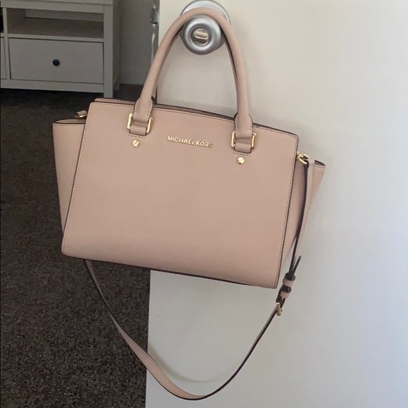 Michael Kors Handbags - Michael kors light pink purse!